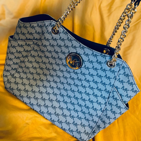 Silver MK purse - Picture 1 of 3